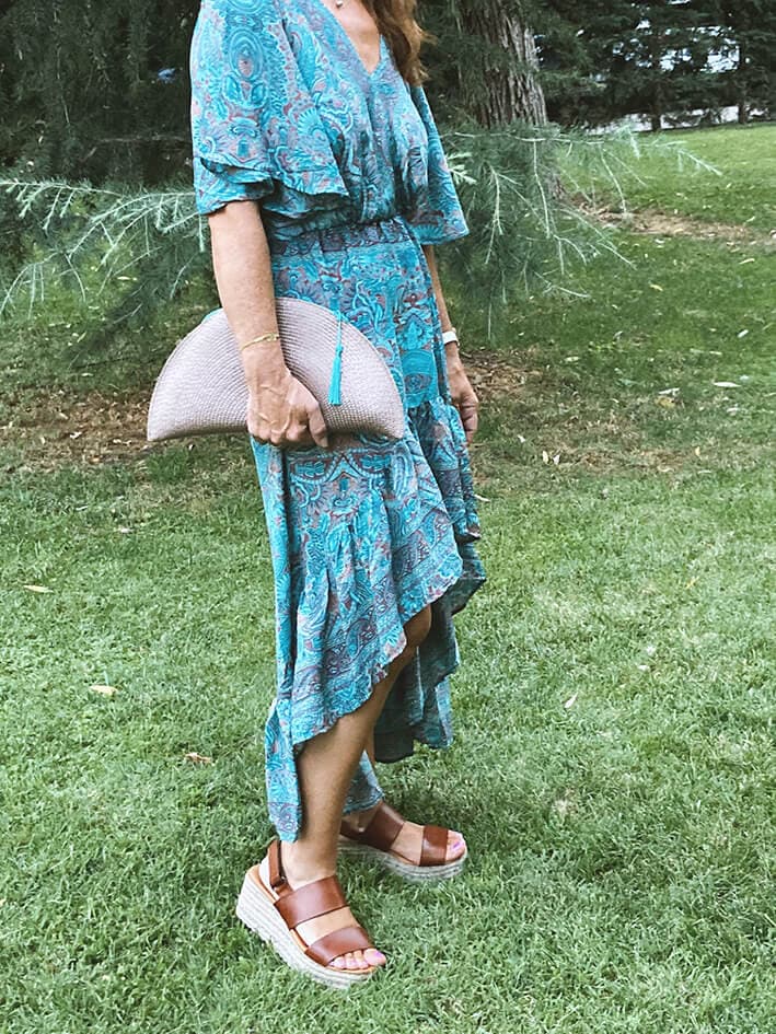 Chica bolso azul