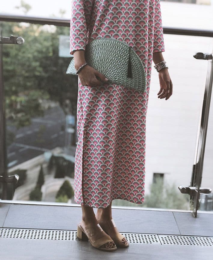Chica bolso verde